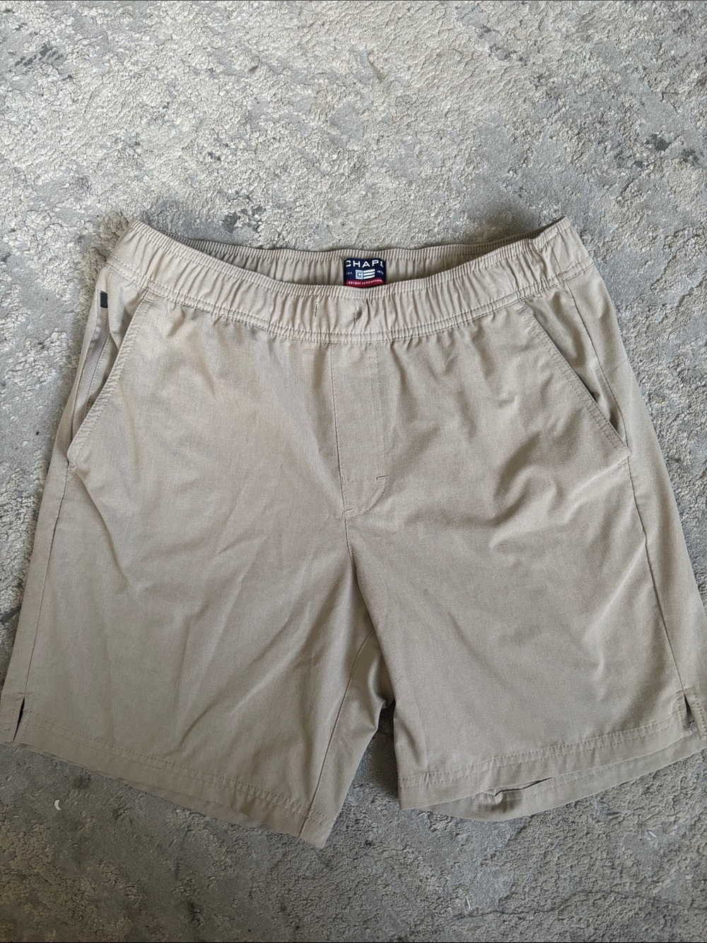 Men's Khaki Elastic-Waist Casual Shorts no drawstring but they are stretchy